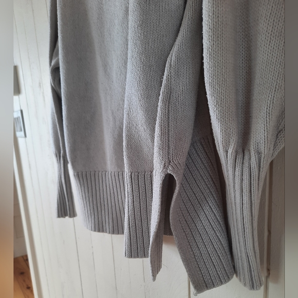 H&M knit mockneck sweater - Picture 2 of 3